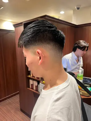 ショート カラー 加賀谷 英多のヘアスタイル