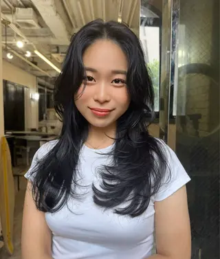 ロング カラー 🌟小顔レイヤー× 赤み消し透明感カラーのヘアスタイル