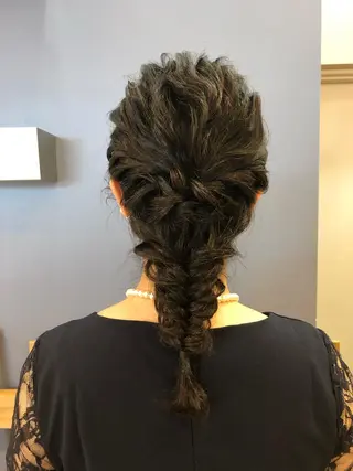 セミロング ヘアアレンジ 小宮 真理奈のヘアスタイル