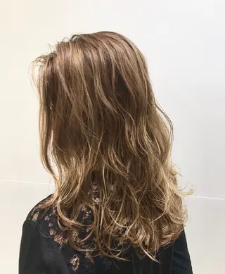 セミロング midori osawaのヘアスタイル