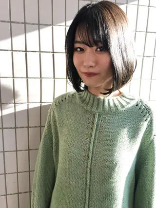 ミディアム カラー 360°キレイな ショートカットのヘアスタイル