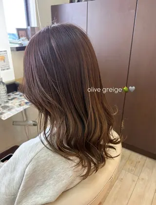 セミロング ルプラボウ　岡田 莉音のヘアスタイル