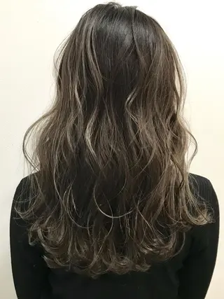 セミロング カラー ネイル マツエク・マツパ 井坂 弘人のヘアスタイル