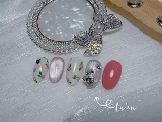 ミディアム カラー ファン ミンハンのネイルデザイン