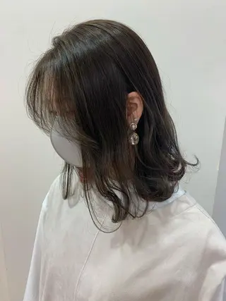 ミディアム カラー 顔まわりカット✄ ベージュカラー🧸のヘアスタイル