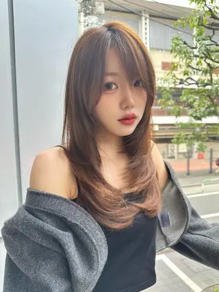 ロング カラー レイヤーカット 透明感カラーのヘアスタイル