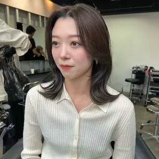 ミディアム カラー 韓国ヘア/透明感 カラー🤍yukaのヘアスタイル