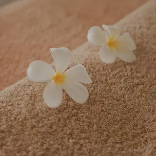 耳ツボジュエリー💎 エステのエステ・リラクイメージ