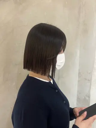 ミディアム 切りっぱなしボブ/ 艶カラー/綾莉のヘアスタイル