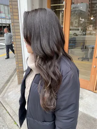 ロング カラー 東 史夏のヘアスタイル