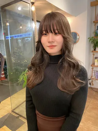 ロング カラー ヘアアレンジ にいた　かづしげのヘアスタイル