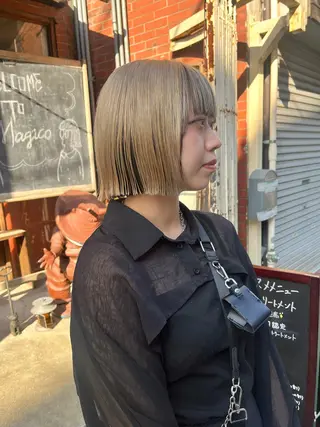 ショート カラー ハイトーンを育てる ブリーチカラー/牧原のヘアスタイル