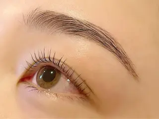 アイブロウ Plaisir プレジールのネイルデザイン