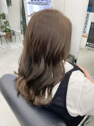 カラー MEMENTO YUZUのヘアスタイル