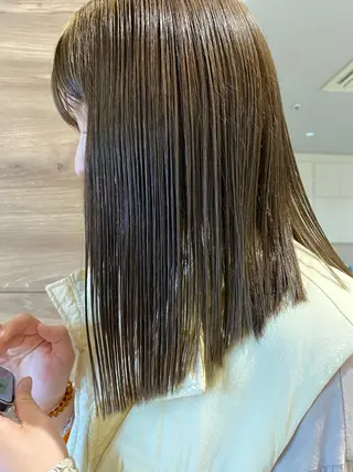 ミディアム 間城 樹里のヘアスタイル