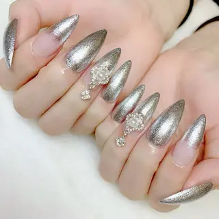 ネイル BIYU ESTETICA ORIENTAL 大泉店所属・mi yuのネイルデザイン