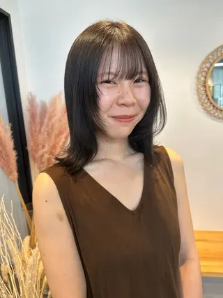 ミディアム カラー yuika .のヘアスタイル