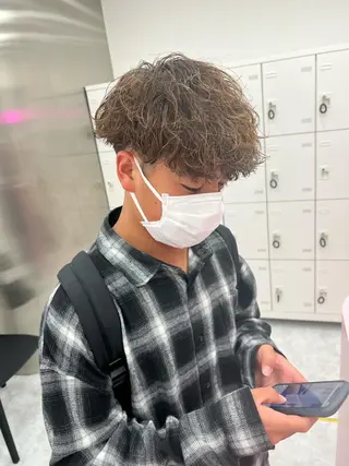 パーマ メンズ men's特化 値段以上の仕上がりにのヘアスタイル