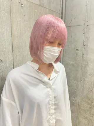 ショート カラー ネイル マツエク・マツパ アイブロウ ⭐ハイトーンブリーチ ミルクティーピンクのヘアスタイル