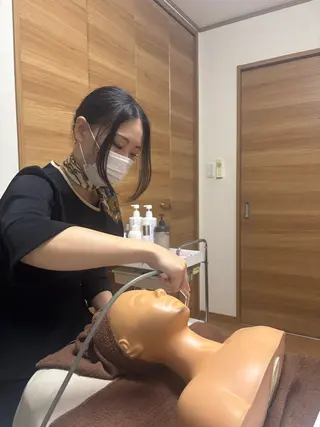 エステサロン .BX新人スタッフのエステ・リラクイメージ