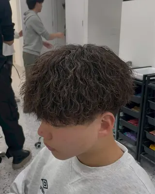 ショート カラー パーマ ✨️メンズ特化波巻き ツイスパ✨️松本真生のヘアスタイル