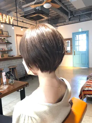 ショート カラー 🌟小顔カット🌟 レイヤーカットボブのヘアスタイル