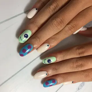 ネイル MAXKELLY スタッフのネイルデザイン