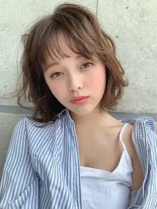 ショート カラー レイヤーカット 透明感カラーのヘアスタイル