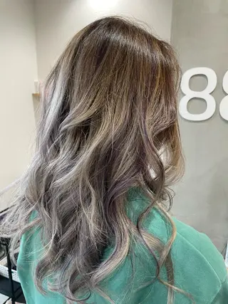 ロング カラー 大橋 綾子のヘアスタイル