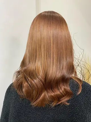 セミロング カラー ヘアアレンジ ハイトーンカラー 🩷NANAのヘアスタイル