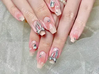 ネイル Queenie 🦋のネイルデザイン