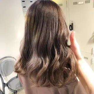 セミロング カラー ハイトーン×レイヤー カットTAKUMIのヘアスタイル