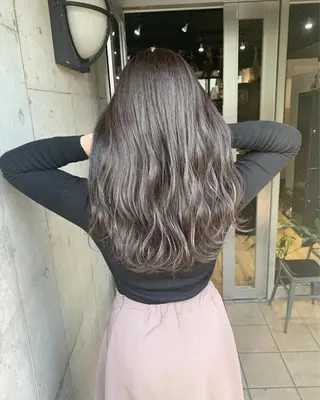 ロング カラー ミルクティーベージュ ブリーチ 店長 清水のヘアスタイル