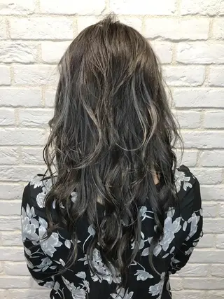 ロング カラー UMEDA FIGAROのヘアスタイル