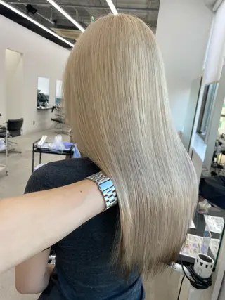 セミロング カラー 新美 蓮のヘアスタイル