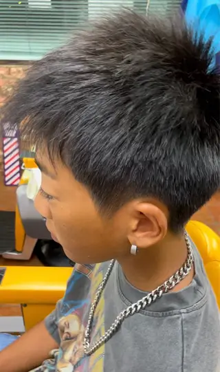 ショート やました 理容所のヘアスタイル