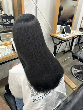 セミロング カラー あやめ🪽 オリーブ/ハイトーンのヘアスタイル