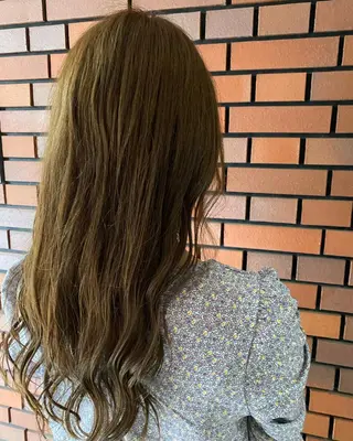 ロング カラー エイトウメダ 店長 稲尾友則のヘアスタイル