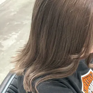 ミディアム カラー shiho .のヘアスタイル