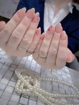 ミディアム めぐみのネイルサロン スタッフ練習のネイルデザイン