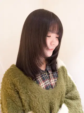 セミロング カラー yiye shioriのヘアスタイル
