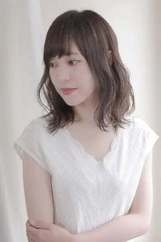 ミディアム カラー パーマ 伊藤 功士のヘアスタイル