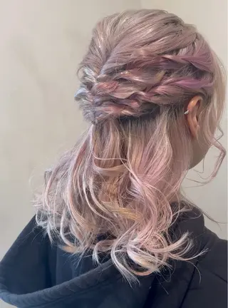 セミロング ヘアアレンジ and Artのヘアスタイル