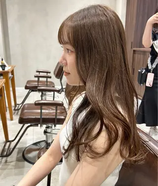 セミロング カラー オリーブベージュ/ ブリーチなし透明感のヘアスタイル