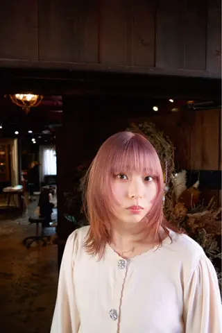 ミディアム カラー 安藤悠里/ハイトーン /デザインカラーのヘアスタイル