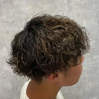 ショート パーマ メンズ YUTA短髪特化 フェザーパーマのヘアスタイル
