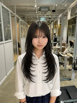 ロング Helena_ まひろのヘアスタイル
