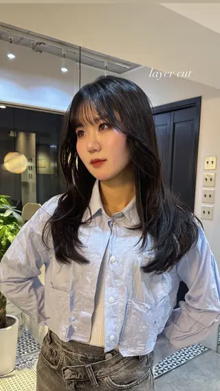 ロング 🌟デザインカラー 久保悠那のヘアスタイル
