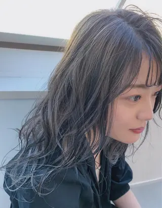 ミディアム 村阪 由美子のヘアスタイル