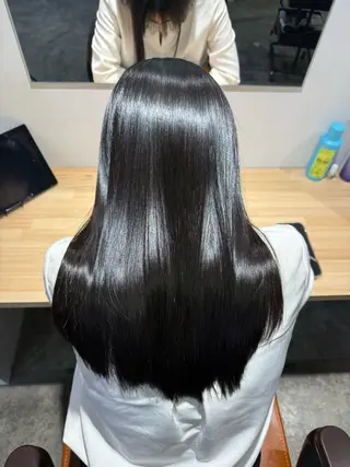 ロング GENIEE/堀江 髪質改善/ハイトーンのヘアスタイル